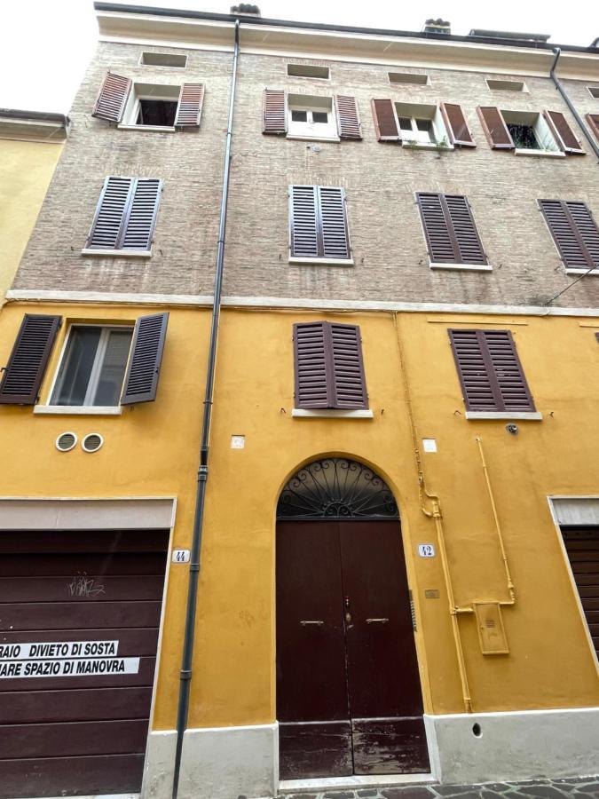 Maison Vert Appartamento In Centro Storico A Modena Luaran gambar